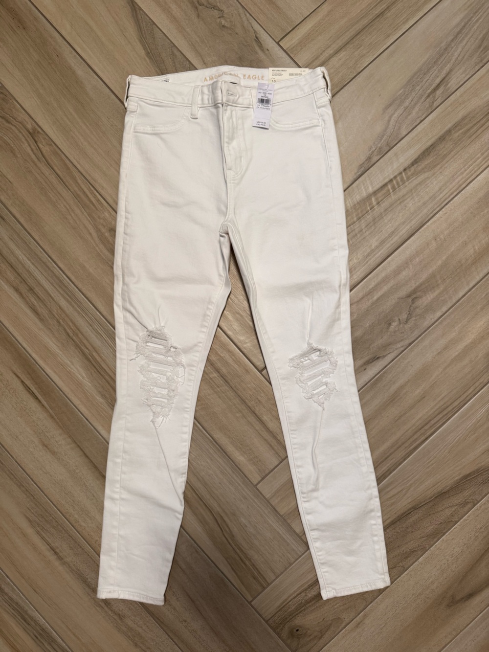 *NWT* American Eagle Outfitters White Distressed High-Rise Jegging